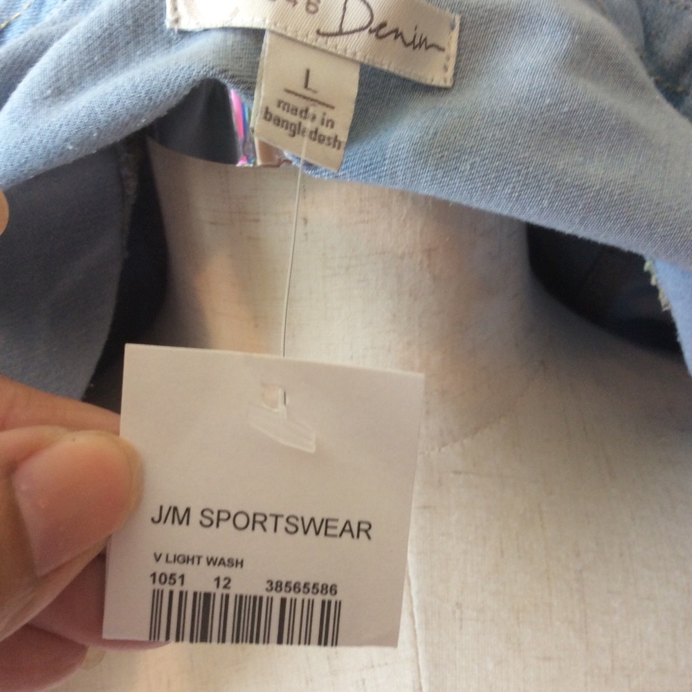 Cato v Light Wash Denim Jacket Size L, NWT - Picture 10 of 15